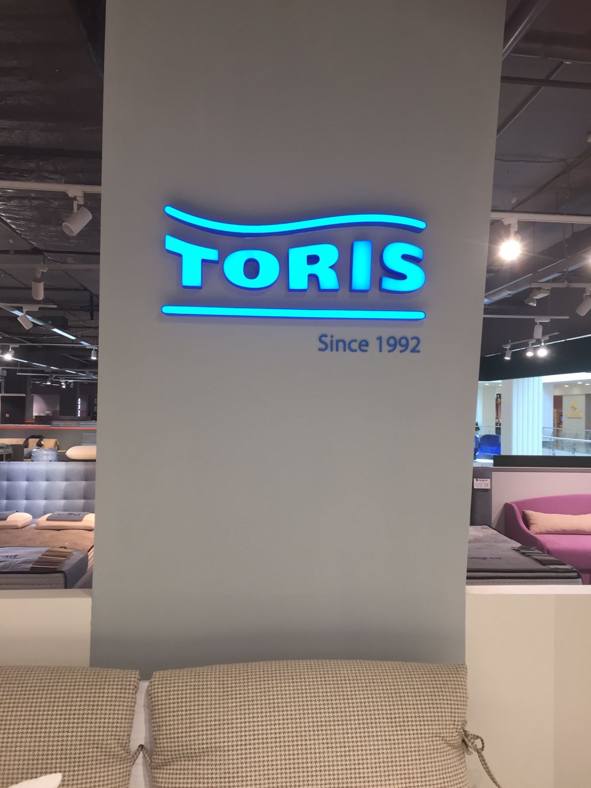 Оформление мест продаж фирмы TORIS